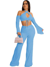 Neckholder-Crop-Top mit schulterfreiem Schnitt und lange Hose mit weitem Bein